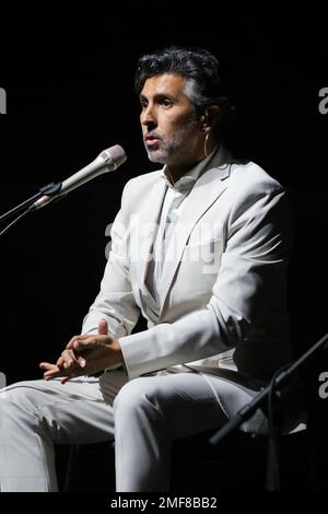 Madrid, Spanien. 24. Januar 2023. Der Flamenco-Sänger Francisco Jose Arcangel tritt beim Inverfest 2023 Festival im Circo Price in Madrid auf der Bühne auf. Kredit: SOPA Images Limited/Alamy Live News Stockfoto