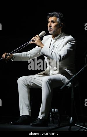 Madrid, Spanien. 24. Januar 2023. Der Flamenco-Sänger Francisco Jose Arcangel tritt beim Inverfest 2023 Festival im Circo Price in Madrid auf der Bühne auf. Kredit: SOPA Images Limited/Alamy Live News Stockfoto