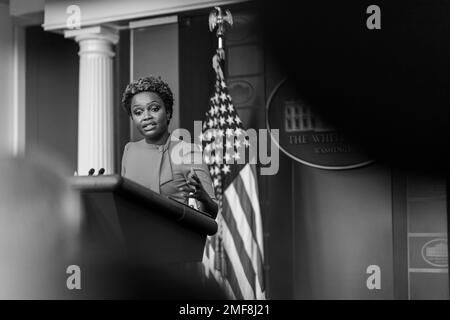 Reportage: Leitende Stellvertretende Pressesprecherin des Weißen Hauses Karine Jean-Pierre hält am Donnerstag, den 29. Juli 2021, eine Pressekonferenz im James S. Brady Press Briefing Room des Weißen Hauses ab Stockfoto