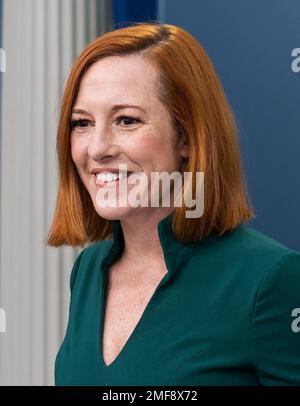 Pressesprecher Jen Psaki hält am Dienstag, den 10. März 2022, im James S. Brady Press Briefing Room des Weißen Hauses eine Pressekonferenz ab. (Offizielles Foto des Weißen Hauses von Cameron Smith) Stockfoto