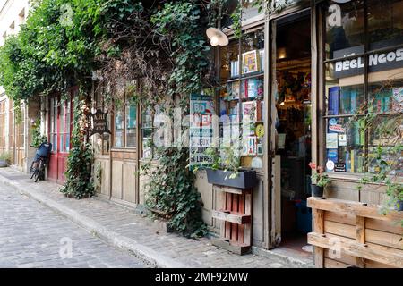 Ein Boutique-Geschäft mit Vegetation ist die traditionelle Handwerkstatt in der Passage LHomme.Faubourg Saint-Antoine, 11. Arrondissement.Paris.Frankreich Stockfoto