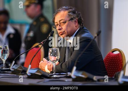 Buenos Aires, Argentinien. 24. Januar 2023. Der kolumbianische Präsident Gustavo Petro spricht auf einer Pressekonferenz auf dem Gipfeltreffen der Gemeinschaft der lateinamerikanischen und karibischen Staaten (CELAC) in Buenos Aires. Kredit: SOPA Images Limited/Alamy Live News Stockfoto