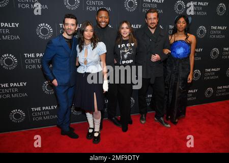 Michael Urie, Lukita Maxwell, Luke Tennie, Christa Miller, Jason Segel und Jessica Williams nehmen an einer Vorführung von Apple Original's „Shrinking“ im Teil Stockfoto