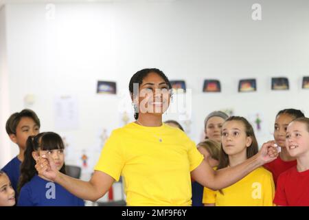 Sydney, Australien. 25. Januar 2023 Medienkonferenz an der Akademie für Musik und darstellende Künste (AMPA), 4/85 O'Riordan Street, Alexandria mit Paulini, Wer spielt die Erzählerin, wenn sie sich trifft, zum ersten Mal die 32 Sydney-Kinder, die in Andrew Lloyd Webber und Tim Rice als mehrfach preisgekröntes Musical Joseph und The Amazing Technicolor Dreamcoat aufgeführt wurden. Joseph hat eine Besetzung von 32 Kindern, um die NSW-Vorschriften zur Kinderbeschäftigung zu erfüllen. Acht Kinder erscheinen jede Nacht auf der Bühne. Kredit: Richard Milnes/Alamy Live News Stockfoto