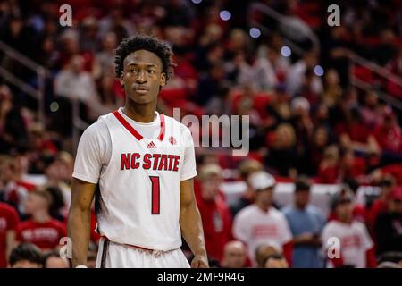 Raleigh, NC, USA. 24. Januar 2023. North Carolina State Wolfpack Guard Jarkel Joiner (1) wartet während der zweiten Hälfte des ACC Basketball-Matchups gegen die Notre Dame Fighting Irish in der PNC Arena in Raleigh, NC, auf den Inbound Pass. (Scott Kinser/Cal Sport Media). Kredit: csm/Alamy Live News Stockfoto