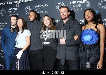 New York, New York, USA. 24. Januar 2023. Michael Urie, Lukita Maxwell, Luke Tennie, Christa Miller, Jason Segel und Jessica Williams bei der Screening and Conversation für die Comedy-Serie Apple Original, Shrinking im Paley Museum in New York City am 24. Januar 2023. Kredit: Rw/Media Punch/Alamy Live News Stockfoto