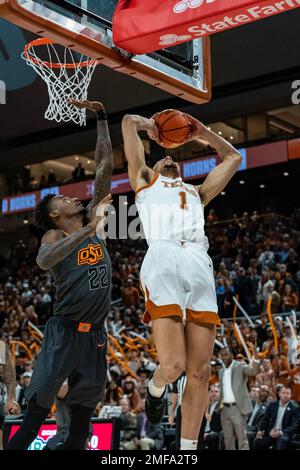 Texas, USA. 24. Januar 2023. Dylan Disu Nr. 1 der Texas Longhorns in Action gegen die Oklahoma State Cowboys im Moody Center in Austin Texas. Texas führt 40-32 auf der Hälfte. Kredit: csm/Alamy Live News Stockfoto