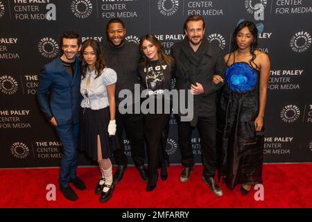 New York, USA. 24. Januar 2023. Michael Urie, Lukita Maxwell, Luke Tennie, Christa Miller, Jason Segel und Jessica Williams nehmen am 24. Januar 2023 im Paley Museum in New York an einer Sondervorführung von Apple TV Shrinking Teil. (Foto: Lev Radin/Sipa USA) Guthaben: SIPA USA/Alamy Live News Stockfoto