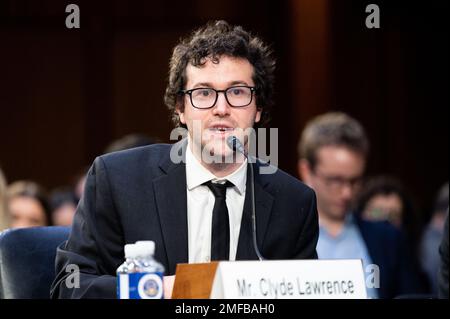 Washington, Usa. 24. Januar 2023. Clyde Lawrence, Singer-Songwriter, in einer Anhörung des Justizkomitees des Senats. Kredit: SOPA Images Limited/Alamy Live News Stockfoto