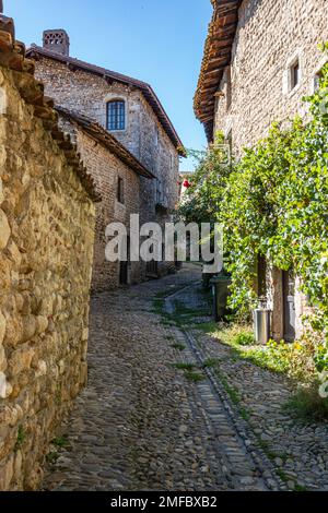 Straßenszene in Val d'Oingt, Frankreich Stockfoto