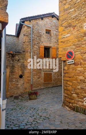 Straßenszene in Val d'Oingt, Frankreich Stockfoto