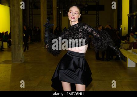 Paris, Frankreich. 24. Januar 2023. Coco Rocha besucht die Georges Chakra 2023-2024 im Rahmen der Paris Fashion Week am 24. Januar 2023 in Paris, Frankreich. Foto: Laurent Zabulon/ABACAPRESS.COM Kredit: Abaca Press/Alamy Live News Stockfoto