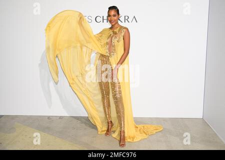 Paris, Frankreich. 24. Januar 2023. Clemence Botino besucht die Georges Chakra 2023-2024 im Rahmen der Paris Fashion Week am 24. Januar 2023 in Paris, Frankreich. Foto: Laurent Zabulon/ABACAPRESS.COM Kredit: Abaca Press/Alamy Live News Stockfoto