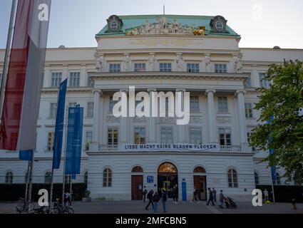 18.,okt,2022,Wien,Österreich. Außenansicht des Gebäudes der Technischen Universität TU Wien in Wien Stockfoto