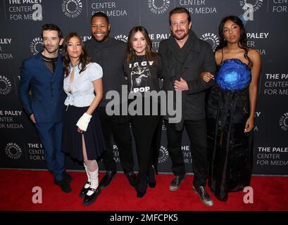 New York City, USA. 24. Januar 2023. Michael Urie, Lukita Maxwell, Luke Tennie, Christa Miller, Jason Segel und Jessica Williams, die am 24. Januar 2023 im Paley Center for Media in New York City, NY, an der „Shrinking“ New York Screening teilnahmen © Steven Bergman/AFF-USA.COM Credit: AFF/Alamy Live News Stockfoto