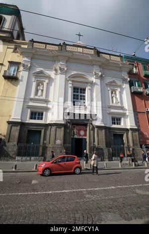 Außenansicht der Frontfassade auf der piazza Dante. In der Kirche der Heiligen Domenico Soriano und Nunzio Sulprizio. In Neapel, Neapel, Italien, Italien. Stockfoto