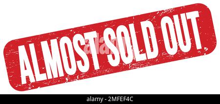 FAST AUSVERKAUFTER Text auf rotem grungy Stempelschild geschrieben. Stockfoto