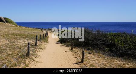 Pfad und Zugang zum Meer am Strand in Talmont-Saint-Hilaire Vendee Coast Atlantik in frankreich Stockfoto