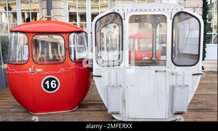 Bordeaux , Aquitaine Frankreich - 20 01 2023 : Cableway Cabins Skiliftkabine, die in eine Restaurantterrasse umgewandelt wurde Stockfoto