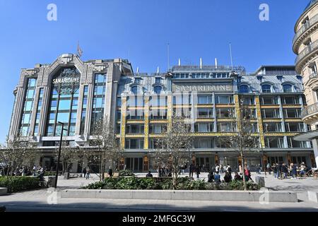 Paris: Renoviertes Gebäude des Kaufhauses "La Samaritaine" im 1. Bezirk am Ufer der seine. Er wurde von AR entworfen Stockfoto