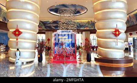 SHANGHAI, CHINA - 20. JANUAR 2023 - Chinas erstes Ultraman-Hotel im Haichang Ocean Park in Shanghai, China, 20. Januar 2023. Es braucht Stockfoto