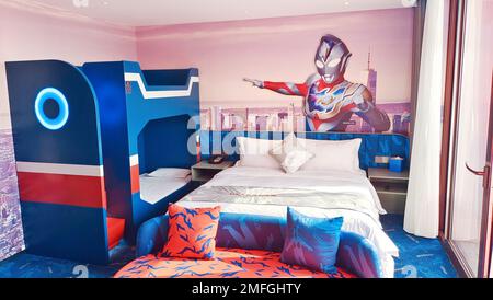 SHANGHAI, CHINA - 20. JANUAR 2023 - Chinas erstes Ultraman-Hotel im Haichang Ocean Park in Shanghai, China, 20. Januar 2023. Es braucht Stockfoto