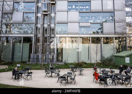 Paris (Frankreich): Terrasse im Garten der Fondation Cartier pour l'Art contemporain (Stiftung Cartier für zeitgenössische Kunst) Stockfoto