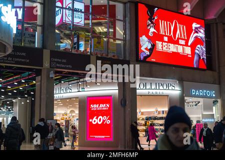 Illustrationen des Verkaufs bei Les Halles in Paris, dem Einkaufsviertel von Chatelet. Frankreich, Paris am 24. Januar 2023. Foto: Patricia Huchot-Boissier/ABACAPRESS.COM Stockfoto