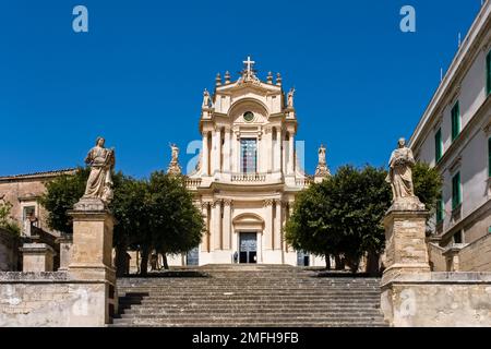 Fassade der Kirche Chiesa di San Giovanni Evangelista, in der späten barocken Stadt Modica. Stockfoto