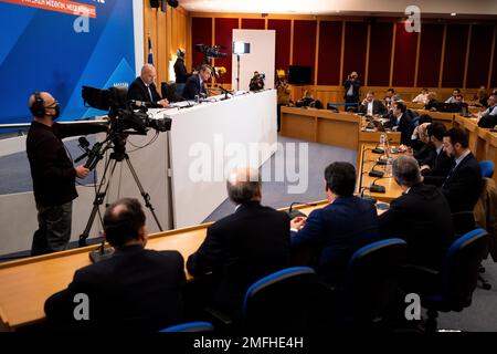 Griechenland, Athen auf 2023-01-23. Der griechische Ministerpräsident Kyriakos Mitsotakis veranstaltet eine thematische Pressekonferenz zum Thema Wirtschaft, Entwicklung und arbeit Stockfoto