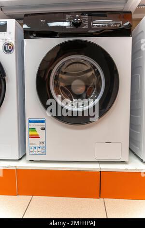 Sosnovy Bor, RUSSLAND - 12. JANUAR 2023: Household Appliances in DNS Stockfoto