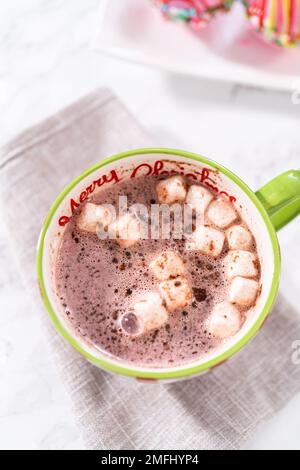 Heiße Schokoladenbomben Stockfoto