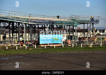 Die Bilder zeigen einen neuen ADLI Discount Superstore, der am Salt Lake in Porthcawl, Bridgend, South Wales gebaut wird. Stockfoto