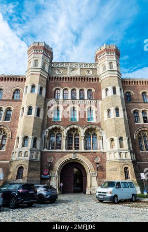 Wien, Österreich - 16. Oktober 2022: Fassade des Museums für Militärgeschichte in Wien, Österreich Stockfoto