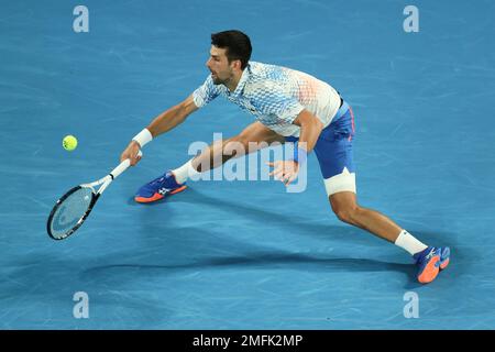 Melbourne, Australien. 25. Januar 2023. Novak Djokovic von Serbien im Kampf gegen Andrey Rublev am 10. Quartal-Finale, Tag beim Australian Open Tennis 2023 in der Rod Laver Arena, Melbourne, Australien, am 25. Januar 2023. Foto von Peter Dovgan. Nur redaktionelle Verwendung, Lizenz für kommerzielle Verwendung erforderlich. Keine Verwendung bei Wetten, Spielen oder Veröffentlichungen von Clubs/Ligen/Spielern. Kredit: UK Sports Pics Ltd/Alamy Live News Stockfoto