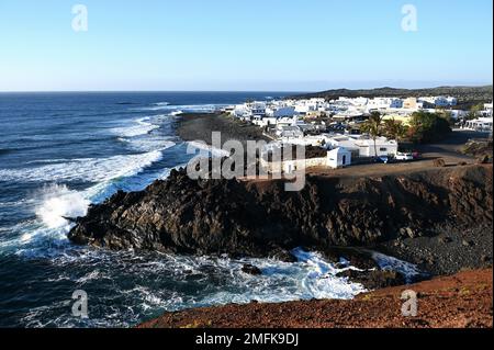 Die Küstenstadt El Golfo, Lanzarote. Stockfoto