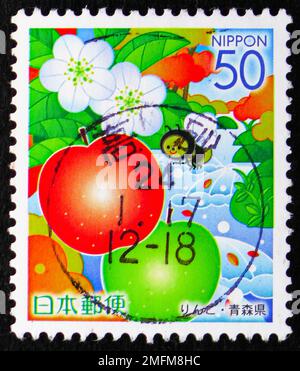 MOSKAU, RUSSLAND - 25. DEZEMBER 2022: In Japan gedruckte Briefmarken zeigen Apple und Oirase Mountain Stream - Präfektur Aomori, regionale Briefmarken - Tohok Stockfoto