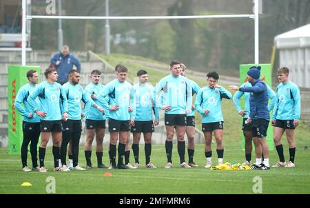 Englische Spieler während eines Trainings im Honda England Rugby Performance Centre in Bagshot. Bilddatum: Mittwoch, 25. Januar 2023. Stockfoto