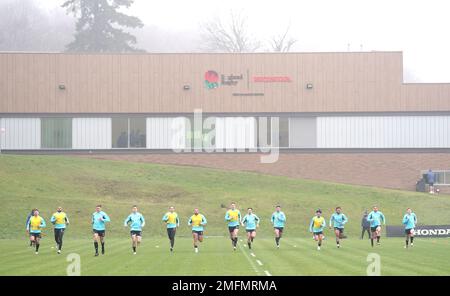 Englische Spieler während eines Trainings im Honda England Rugby Performance Centre in Bagshot. Bilddatum: Mittwoch, 25. Januar 2023. Stockfoto