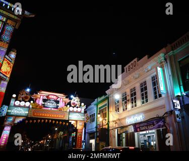 Melaka, Malaysia - 25. August 2022 die Jonker Street im Chinatown-Viertel Melaka ist voller Touristen, Geschäfte und Restaurants Stockfoto