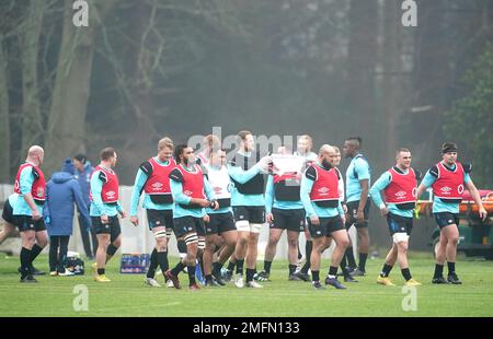 Englische Spieler während eines Trainings im Honda England Rugby Performance Centre in Bagshot. Bilddatum: Mittwoch, 25. Januar 2023. Stockfoto