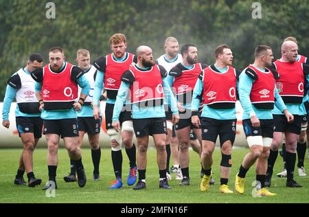 Englische Spieler während eines Trainings im Honda England Rugby Performance Centre in Bagshot. Bilddatum: Mittwoch, 25. Januar 2023. Stockfoto