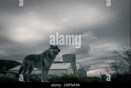 Blick auf das Kernkraftwerk Cruas von Meysse Stockfoto