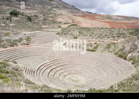 Panoramablick auf die Moray Inca Ruinen in Peru Stockfoto