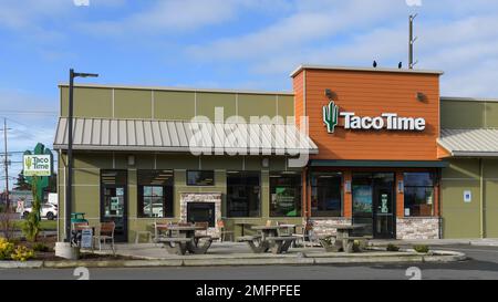 Monroe, WA, USA - 23. Januar 2023; Taco Time Northwest Restaurant mit Namen und Markenzeichen Stockfoto