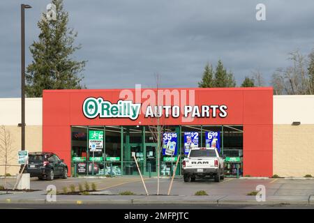 Sultan, WA, USA - 16. Januar 2023; Fassade und Schild des O'Reilly Autoteile-Ladens Stockfoto