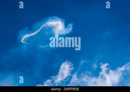 Der Rauch erhebt sich aus den Kratern des Ätna, Mongibello, auf mehr als 3350 m dem höchsten Vulkan in Europa. Stockfoto