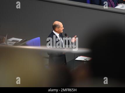 Berlin, Deutschland. 25. Januar 2023. Bundeskanzler Olaf Scholz nimmt am 25. Januar 2023 an einer Fragestunde des Bundestages in Berlin Teil. Kredit: Ren Pengfei/Xinhua/Alamy Live News Stockfoto