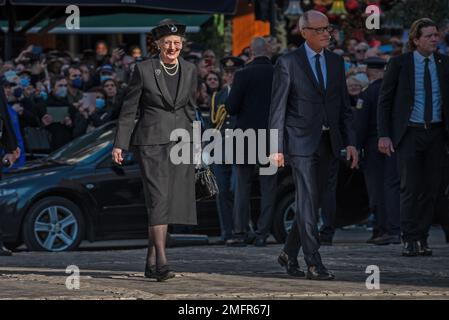 Athen, Griechenland. 16. Januar 2023 Königin Margrethe von Dänemark kommt zur Beerdigung des ehemaligen Königs Konstantin II. Von Griechenland an der Kathedrale von Athen. Kredit: Nicolas Koutsokostas/Alamy Stock Photo. Stockfoto