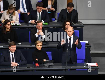 Berlin, Deutschland. 25. Januar 2023. Bundeskanzler Olaf Scholz nimmt am 25. Januar 2023 an einer Fragestunde des Bundestages in Berlin Teil. Kredit: Ren Pengfei/Xinhua/Alamy Live News Stockfoto